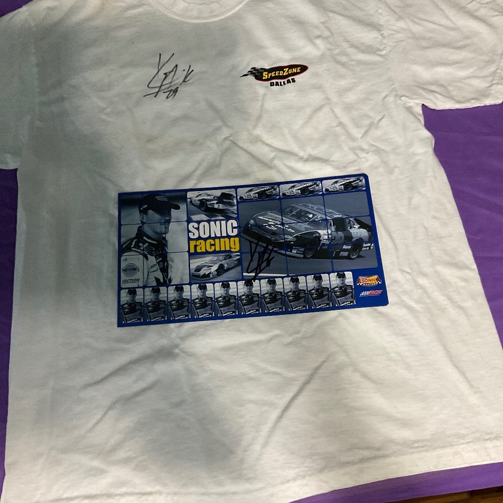 NASCAR’s Kevin Harvick s8gned t-shirt and sign3d hero card. M184